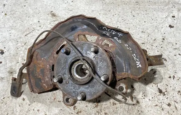 Toyota RAV 4 (XA30) Front wheel hub spindle knuckle