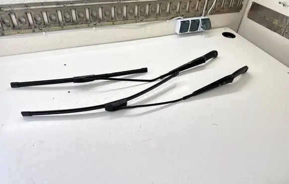 Volkswagen Transporter - Caravelle T5 Front wiper blade arm 7H1955410C 7H1955409C