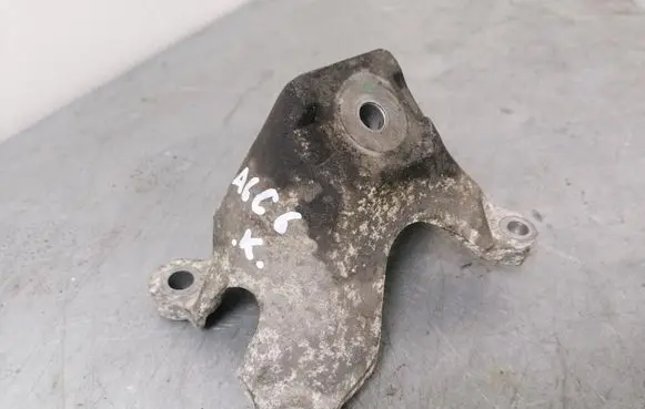 Audi A6 S6 C6 4F Engine mounting bracket 4F0199307M