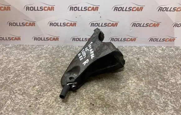 Volkswagen Touareg I Engine mounting bracket 716199308B