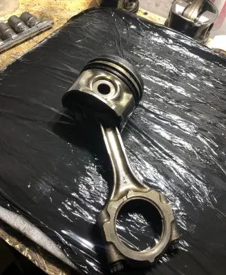 Toyota Avensis T250 Piston with connecting rod 86L781