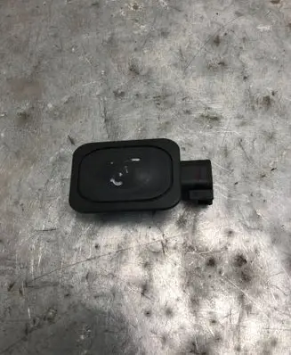 Tailgate opening switch