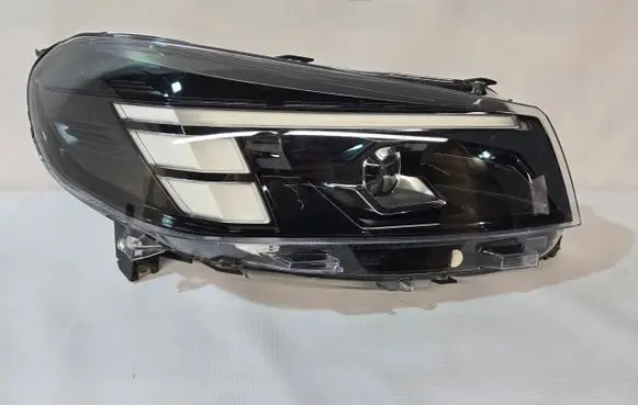 Opel Vivaro Headlight/headlamp 9847209880