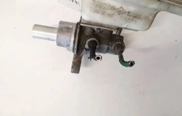 Master brake cylinder