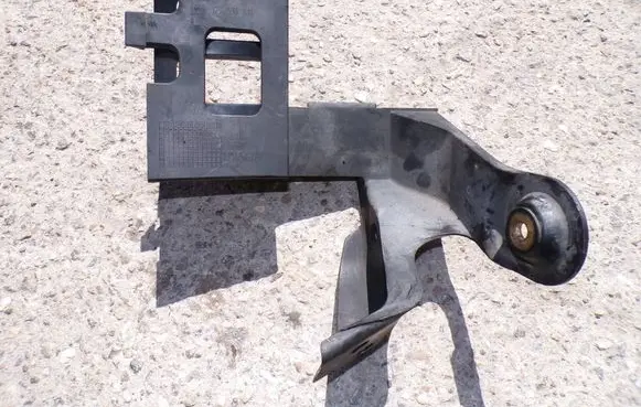 Opel Vectra C Engine control unit holder 