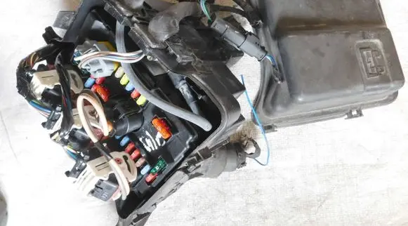 Citroen DS3 Fuse module 9667199680
