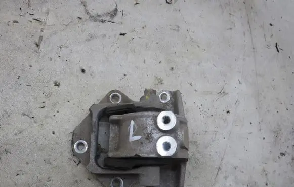 Suzuki Vitara (LY) Gearbox mounting bracket KRIS235789