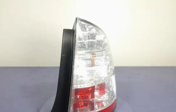 Toyota Prius (NHW20) Rear/tail lights