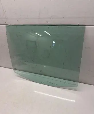 Volkswagen Touran II Rear door window glass 43R001583 DOT682M3232AS2
