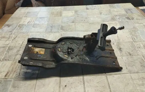Chrysler Voyager Spare wheel mounting bracket 