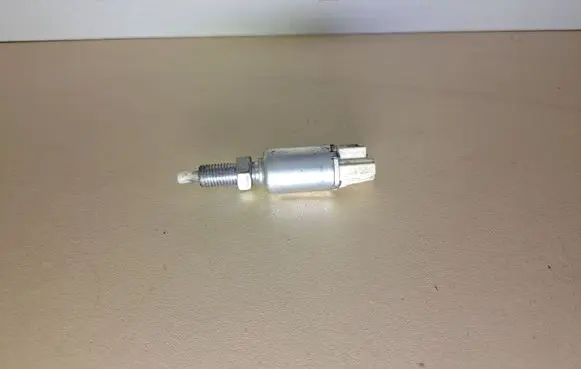Toyota RAV 4 (XA30) Brake pedal sensor switch