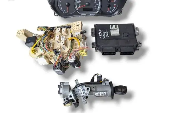 Suzuki Swift I Engine ECU kit and lock set MB112300-8261 33920-72K0
