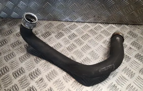 Mercedes-Benz E W212 Engine coolant pipe/hose 2045012982 A2045012982