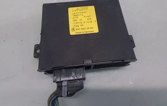 Mercedes-Benz S W220 Light module LCM 2208203685