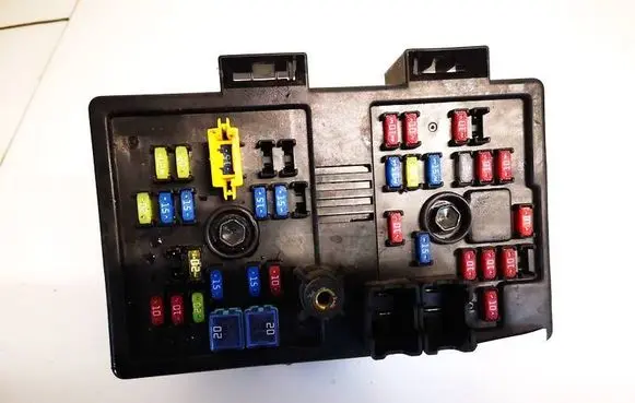 Chevrolet Captiva Fuse box set 96821082