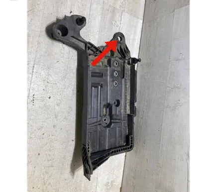 Audi A3 S3 8V Battery tray 5q0915331k