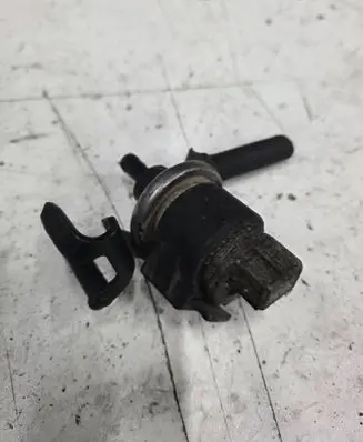 Audi 80 90 B3 Valve vacuum 048133459A