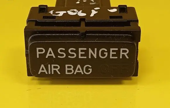 Passenger airbag on/off switch