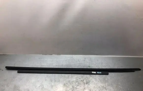 Audi A5 Sportback 8TA Front door trim (molding) 8T8853284G
