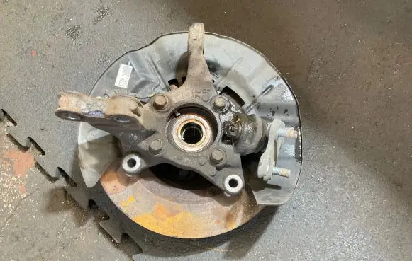 Front wheel hub