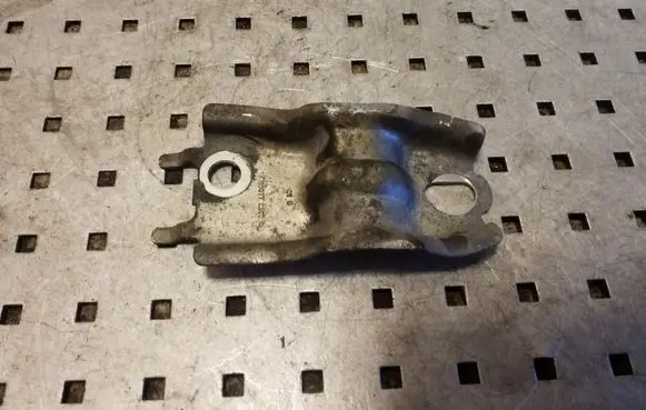 Peugeot 3008 I Sway bar bush bracket, rear 96839077