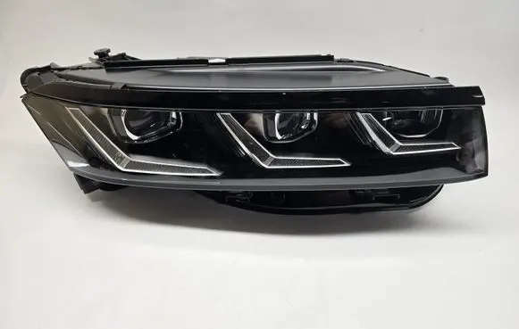 Volkswagen Touareg III Headlight/headlamp 761941082AB