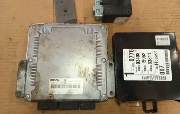 Renault Espace - Grand espace IV Engine ECU kit and lock set 0281011324 8200315962