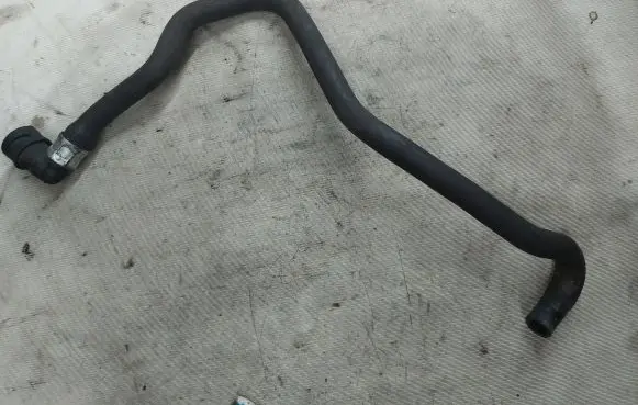 Volvo XC90 Engine coolant pipe/hose 8649877