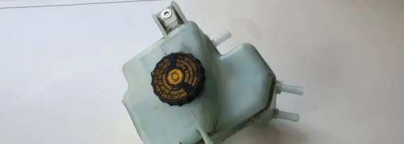 Toyota Yaris Brake fluid reservoir 