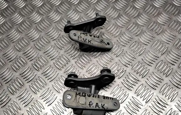 Mercedes-Benz E W212 Front door hinge set A047058