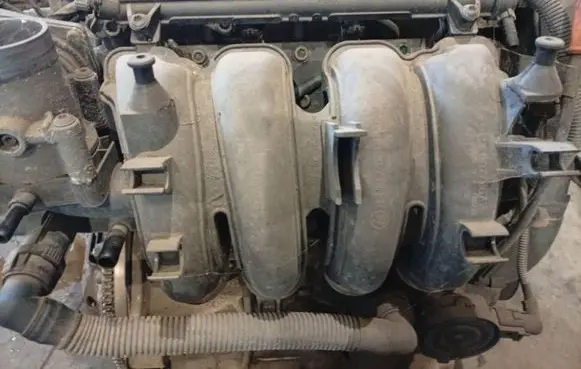 Volkswagen Polo IV 9N3 Intake manifold 036129711FR