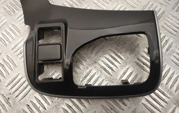 Dashboard glove box trim