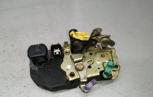 Chrysler 300M Front door lock