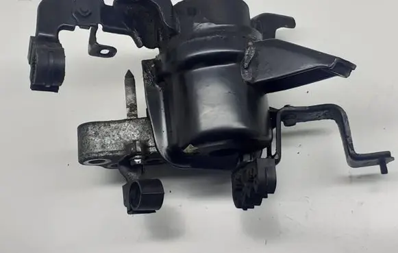 Toyota Verso Engine mount bracket