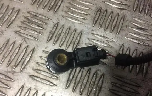 Volkswagen PASSAT B6 Detonation knock sensor 0261231146