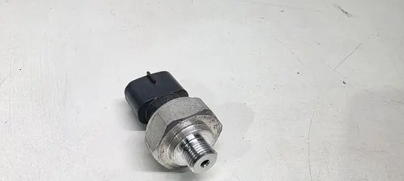 Toyota RAV 4 (XA40) Air conditioning (A/C) pressure sensor 8871933020