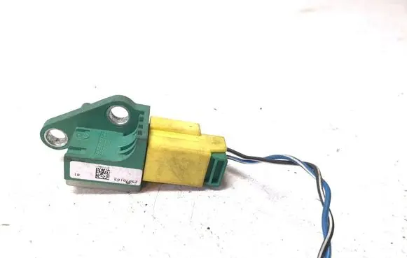 Volkswagen PASSAT B6 Airbag deployment crash/impact sensor 29070103