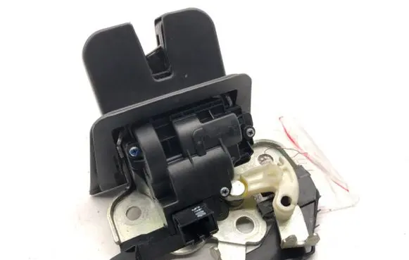 Audi A4 S4 B8 8K Tailgate exterior lock 