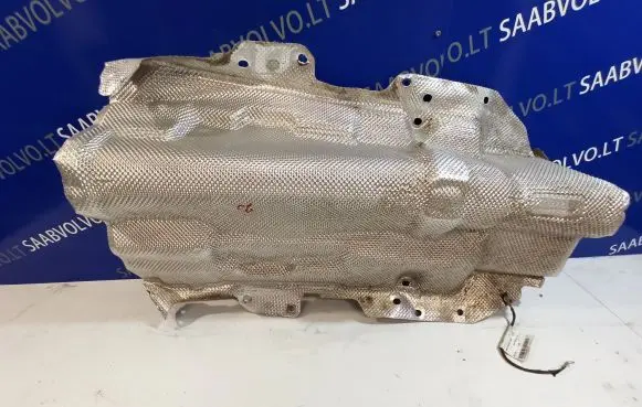 Volvo XC90 Heat shield in engine bay 31449249