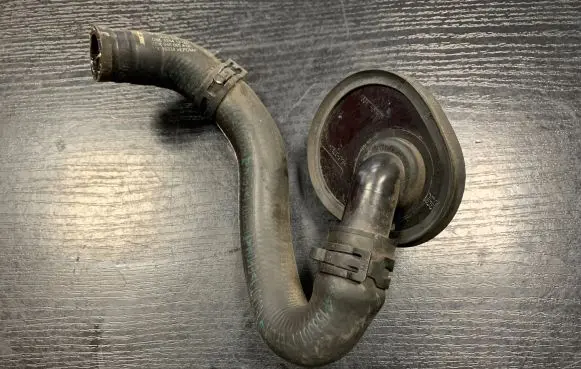 Mercedes-Benz C W203 Engine coolant pipe/hose 2038302596 A2038302596
