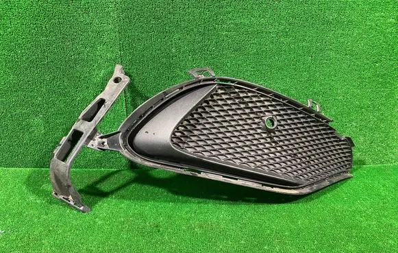 Mercedes-Benz A W176 Front bumper lower grill A1768852800