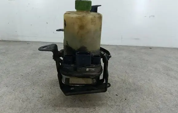 Skoda Fabia Mk2 (5J) Power steering pump 6R0423156