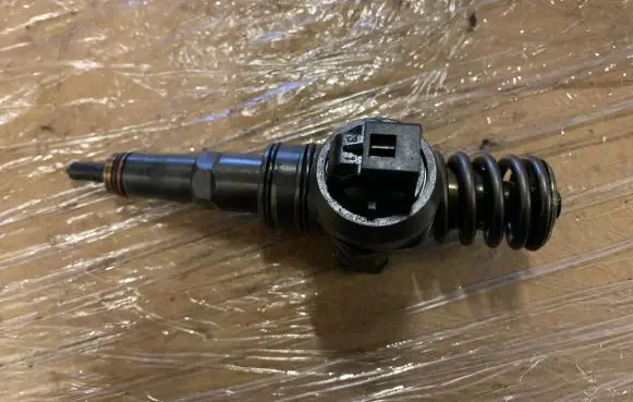 Audi A3 S3 8L Fuel injector 038130073AG