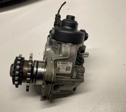 Hyundai Tucson TL Fuel injection high pressure pump 0445010598