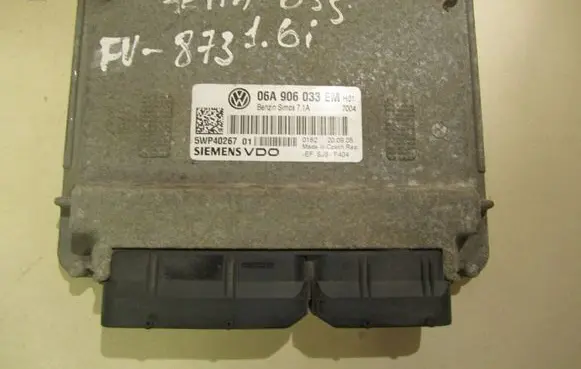 Volkswagen Jetta V Engine control unit/module 06A906033EM