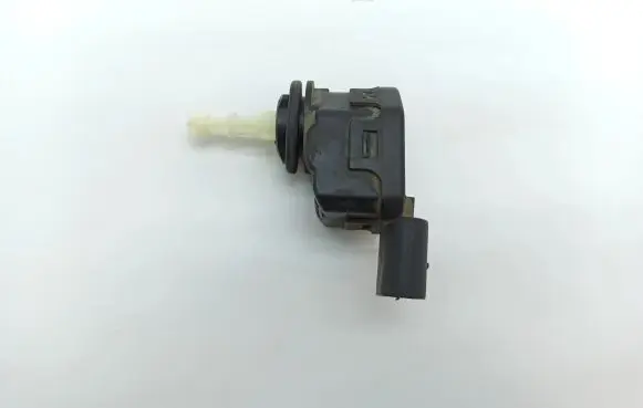 Mercedes-Benz E W211 Headlight level adjustment motor 007878