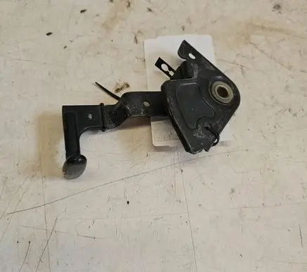 Engine bonnet (hood) release handle