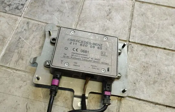 Mercedes-Benz S W221 Bluetooth antenna 2118200885