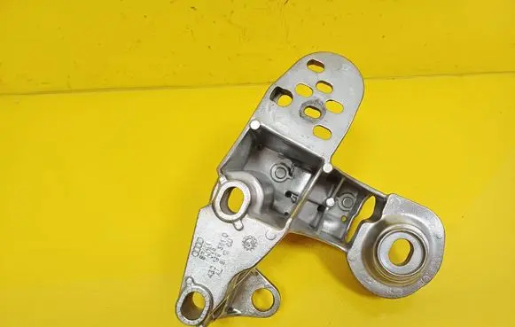 Audi A6 S6 C5 4B Engine mounting bracket 4B0199351D