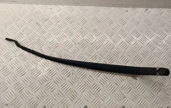 Toyota Auris 150 Front wiper blade arm 8521102181